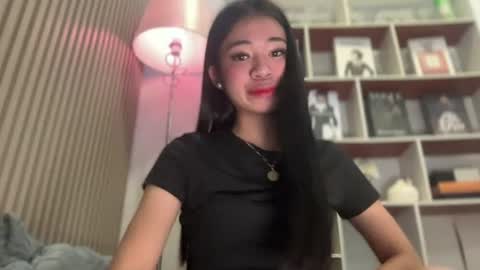 Snapshot of roweena_rodrigo69x chatting on 07.17.26 roweena online show from 07.17.26