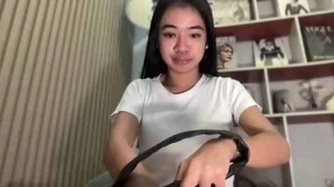 Snapshot of roweena_rodrigo69x chatting on 07.19.26 roweena online show from 07.19.26