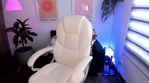 Snapshot of roxana_04_ chatting on 03.06.25 Rox online show from 03.06.25