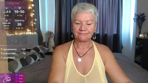 Snapshot of roxana_brooks chatting on 05.13.26 Roxana online show from 05.13.26
