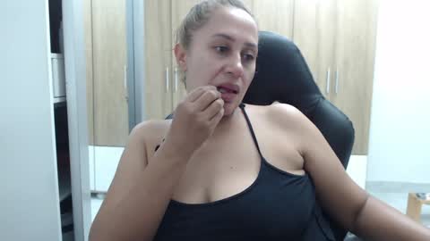 Snapshot of roxanalove7 chatting on 01.25.25 Roxana online show from 01.25.25