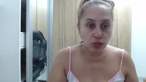 Snapshot of roxanalove7 chatting on 01.27.25 Roxana online show from 01.27.25