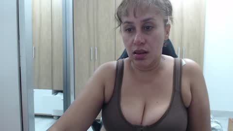 Snapshot of roxanalove7 chatting on 02.06.25 Roxana online show from 02.06.25