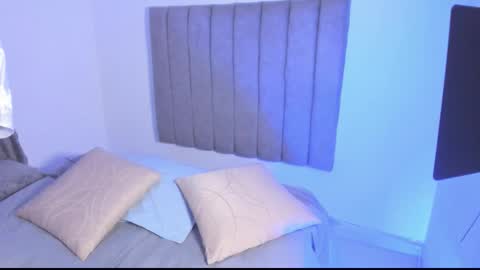 Roxane online show from 11.21.25