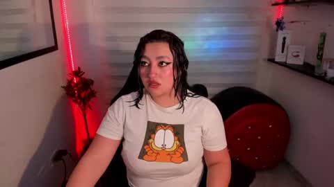 Snapshot of roxanne_morelli chatting on 06.18.26 roxanne online show from 06.18.26