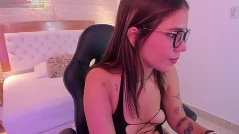 R O X Y  online show from 05.21.26