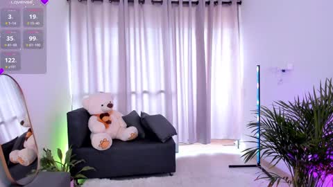  R O X I E  online show from 12.17.24