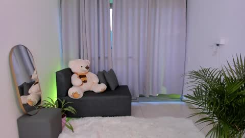  R O X I E  online show from 01.17.25