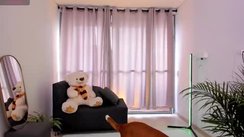  R O X I E  online show from 02.18.25