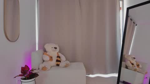  R O X I E  online show from 10.19.25