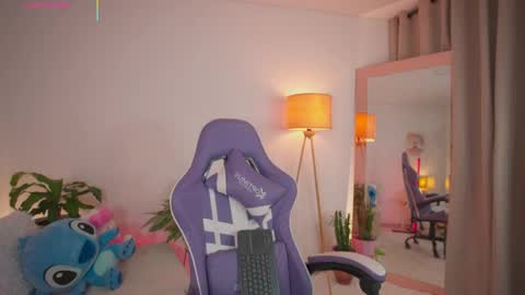 Snapshot of roxie_gates chatting on 05.31.26 R O X I E online show from 05.31.26