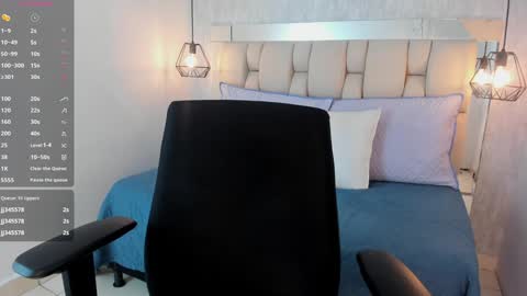 Snapshot of roxie_summers chatting on 12.19.24 Roxie online show from 12.19.24