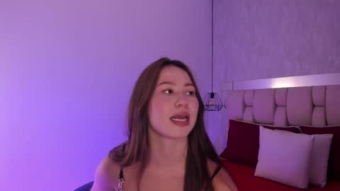 Snapshot of roxie_summers chatting on 03.08.25 Roxie online show from 03.08.25