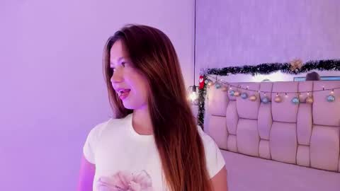 Snapshot of roxie_summers chatting on 12.17.25 Roxie online show from 12.17.25