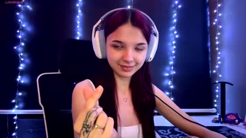 Snapshot of roxiepiurkowski chatting on 05.28.26 Hana online show from 05.28.26
