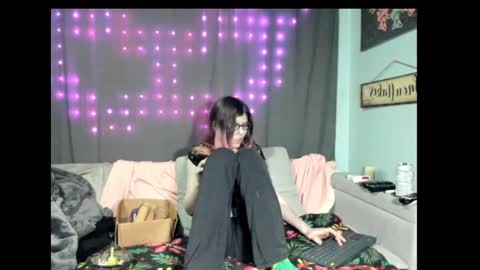 roxihazeleyes online show from 02.05.25