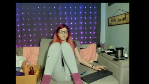 roxihazeleyes online show from 02.28.25