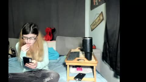 Snapshot of roxihazeleyes chatting on 04.21.26 roxihazeleyes online show from 04.21.26