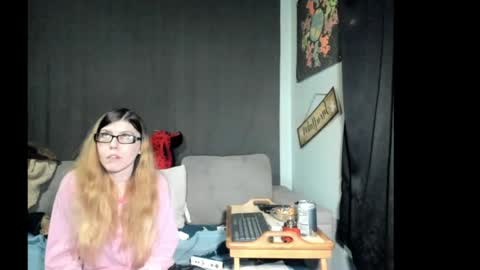 Snapshot of roxihazeleyes chatting on 04.22.26 roxihazeleyes online show from 04.22.26
