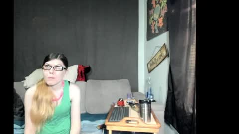 Snapshot of roxihazeleyes chatting on 04.25.26 roxihazeleyes online show from 04.25.26