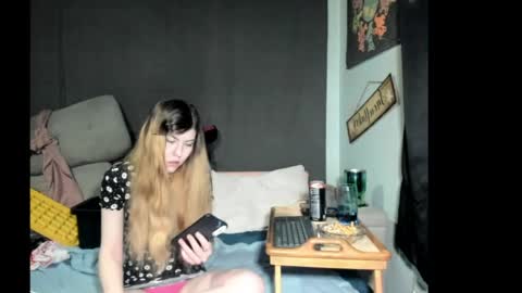 Snapshot of roxihazeleyes chatting on 04.30.26 roxihazeleyes online show from 04.30.26