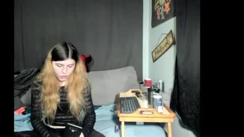 Snapshot of roxihazeleyes chatting on 05.08.26 roxihazeleyes online show from 05.08.26