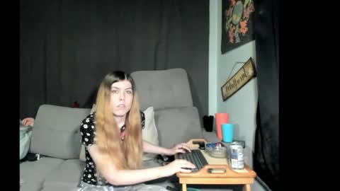 Snapshot of roxihazeleyes chatting on 05.21.26 roxihazeleyes online show from 05.21.26