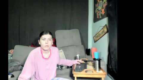 Snapshot of roxihazeleyes chatting on 05.21.26 roxihazeleyes online show from 05.21.26