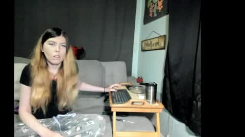 Snapshot of roxihazeleyes chatting on 06.01.26 roxihazeleyes online show from 06.01.26