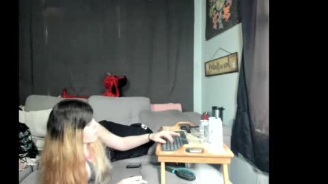 Snapshot of roxihazeleyes chatting on 06.03.26 roxihazeleyes online show from 06.03.26