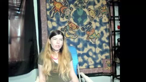 Snapshot of roxihazeleyes chatting on 06.14.26 roxihazeleyes online show from 06.14.26