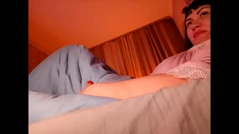 Snapshot of roxolanaa_sexy chatting on 02.25.25 ROXOLANAA SEXY online show from 02.25.25