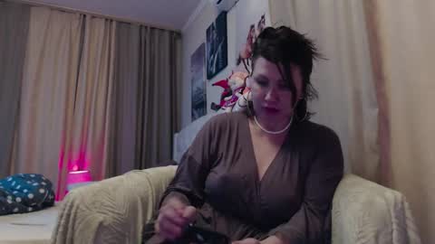 Snapshot of roxolanaa_sexy chatting on 12.03.25 ROXOLANAA SEXY online show from 12.03.25