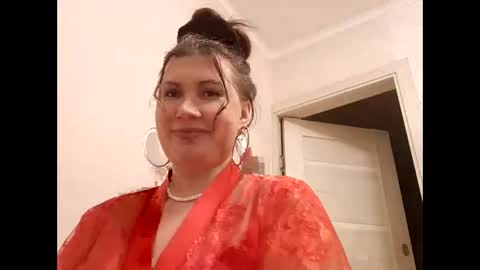 Snapshot of roxolanaa_sexy chatting on 12.15.25 ROXOLANAA SEXY online show from 12.15.25