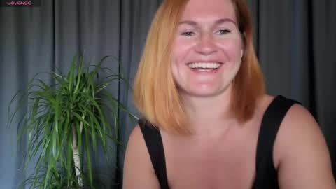 Snapshot of roxxxco chatting on 05.28.26 Tatyana online show from 05.28.26