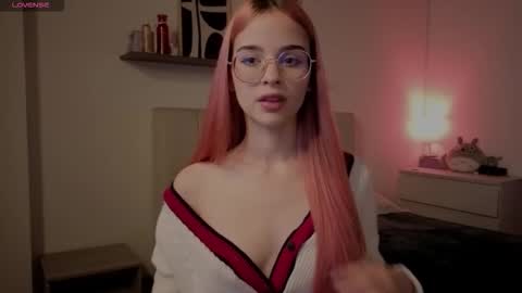 Snapshot of roxxy_mora chatting on 12.22.25 Roxxy online show from 12.22.25
