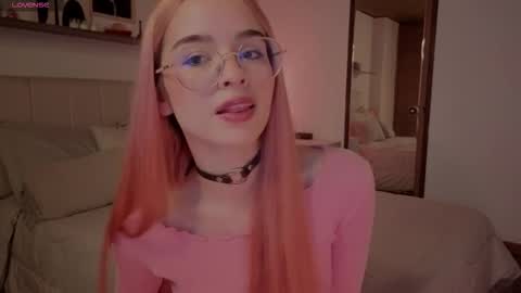 Snapshot of roxxy_mora chatting on 01.13.26 Roxxy online show from 01.13.26