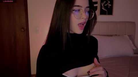 Snapshot of roxxy_mora chatting on 02.23.26 Roxxy online show from 02.23.26