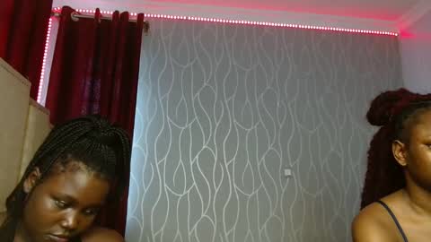 Snapshot of roxy_heather chatting on 11.14.25 Roxy online show from 11.14.25