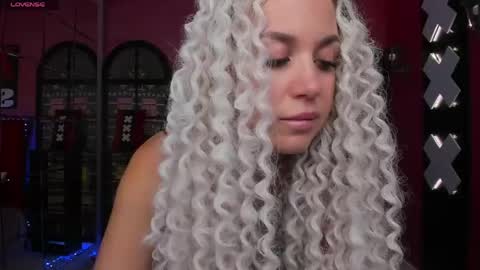 Snapshot of roxy_mars chatting on 05.20.26 Roxy online show from 05.20.26
