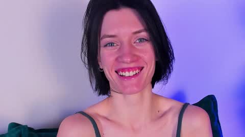 roxy_riot_ online show from 02.08.25