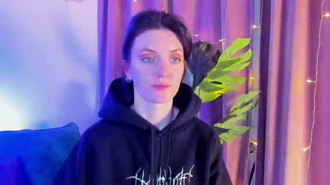 roxy_riot_ online show from 02.15.25