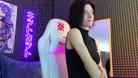 roxy_riot_ online show from 02.23.25