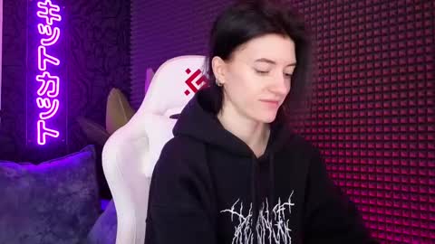 roxy_riot_ online show from 03.11.25