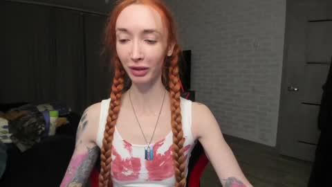 Snapshot of roxy_silver chatting on 12.03.24 Roxy online show from 12.03.24
