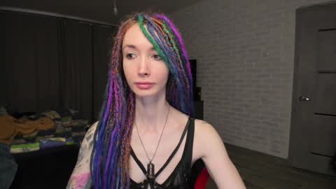 Snapshot of roxy_silver chatting on 01.11.25 Roxy online show from 01.11.25