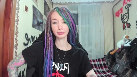 Snapshot of roxy_silver chatting on 01.21.25 Roxy online show from 01.21.25