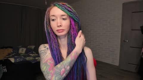 Snapshot of roxy_silver chatting on 01.28.25 Roxy online show from 01.28.25