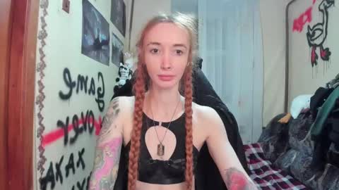Snapshot of roxy_silver chatting on 02.26.25 Roxy online show from 02.26.25