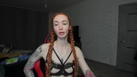 Snapshot of roxy_silver chatting on 03.10.25 Roxy online show from 03.10.25